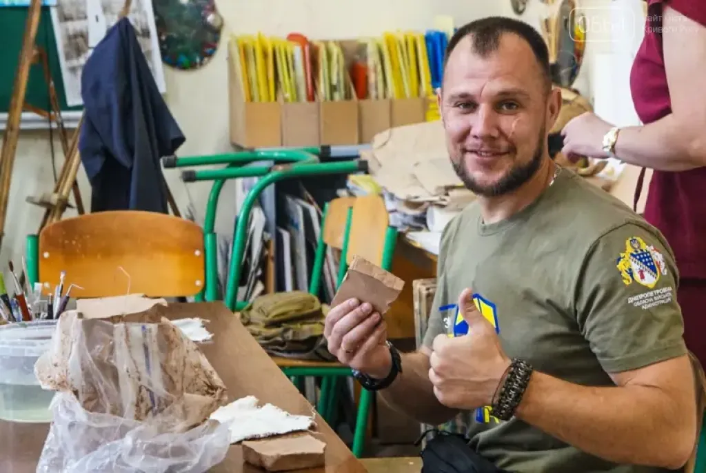 Глина як інструмент відновлення: у Кривому Розі ветерани пройшли майстер-клас з гончарства
