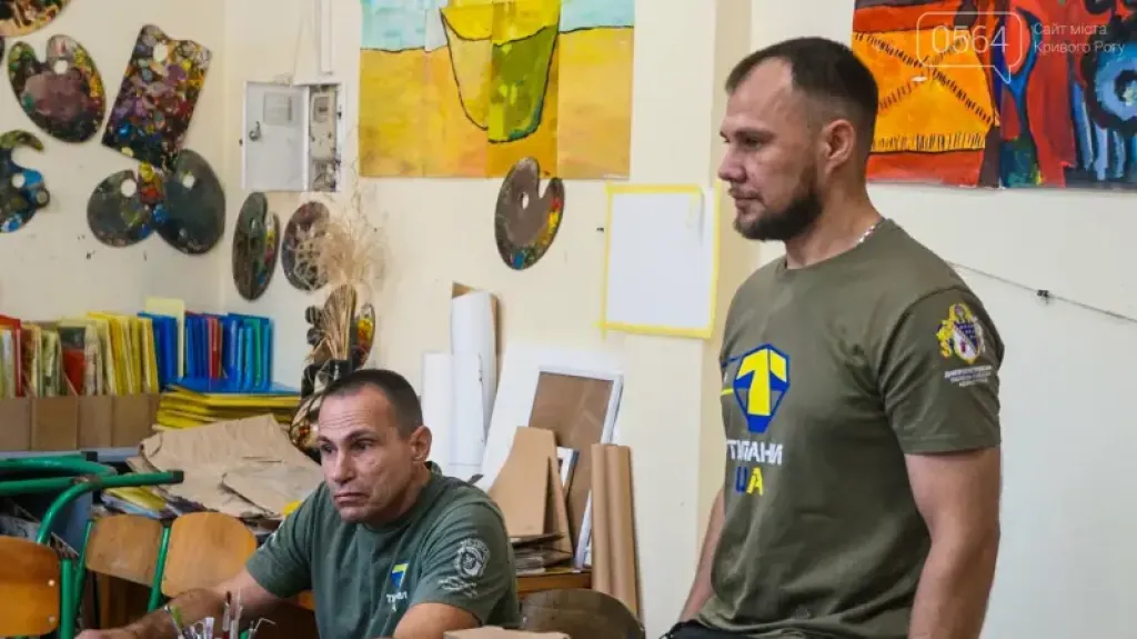 Глина як інструмент відновлення: у Кривому Розі ветерани пройшли майстер-клас з гончарства