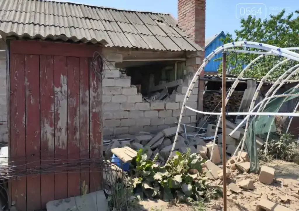 Атаки дронами та артилерією: росіяни обстріляли громади Дніпропетровщини, є поранені
