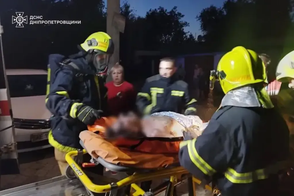 У Кривому Розі з пожежі винесли непритомного чоловіка