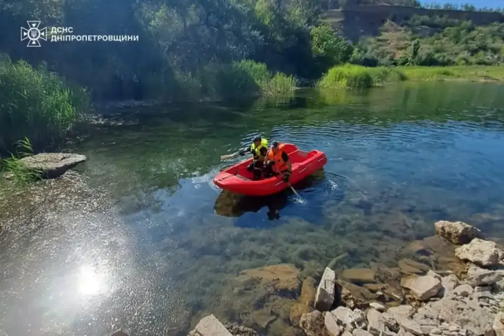 У Кривому Розі рятувальники підняли з водойми тіло чоловіка