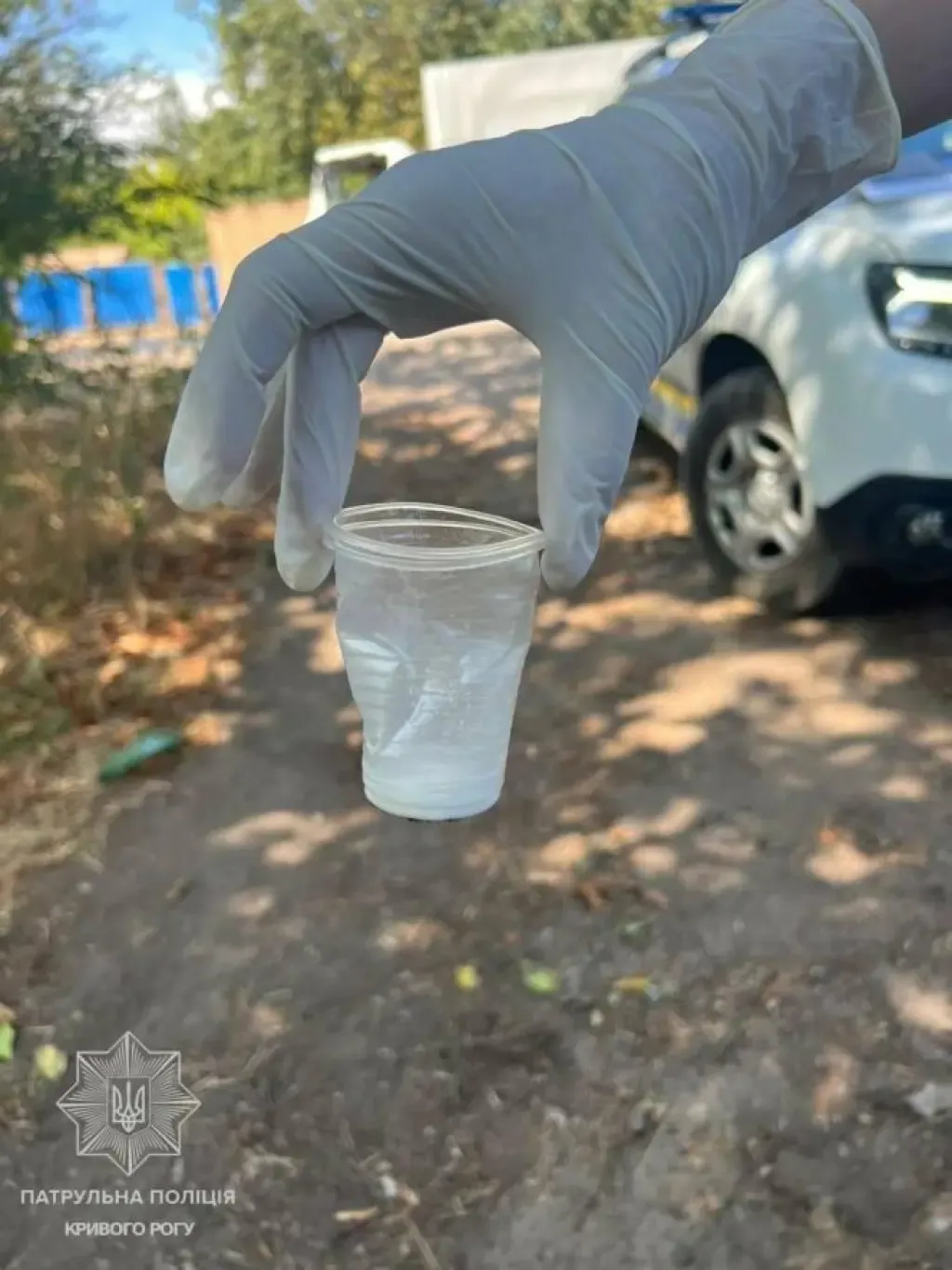 У Кривому Розі патрульні зупинили чоловіка з речовинами, схожими на наркотики