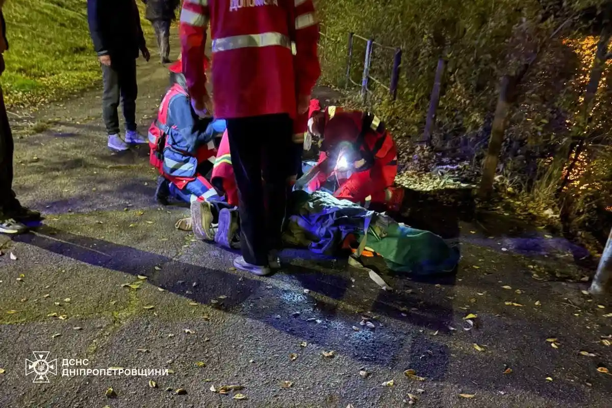 У Дніпрі водолази врятували 17-річну дівчину, яка стрибнула з мосту в річку