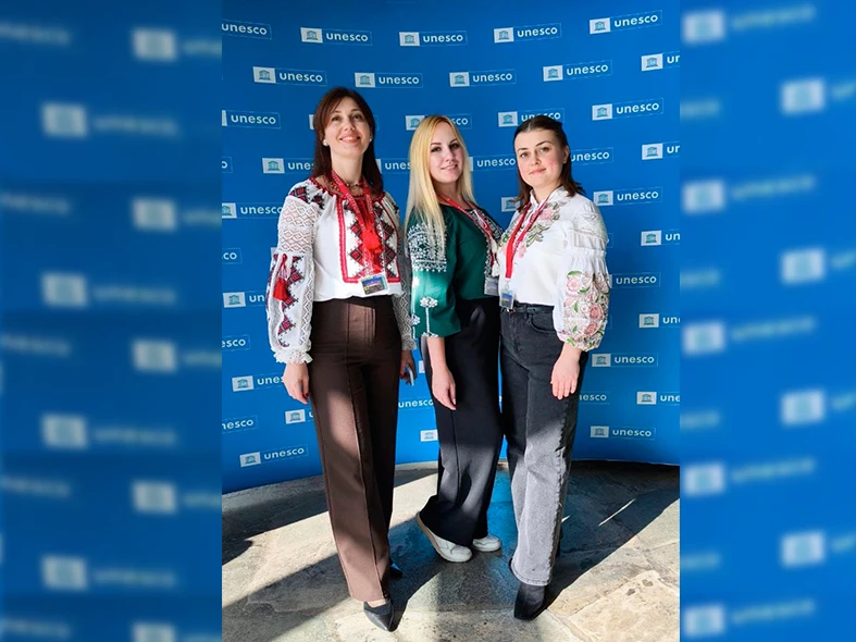 Дніпропетровщина представила Петриківський розпис у штаб-квартирі ЮНЕСКО