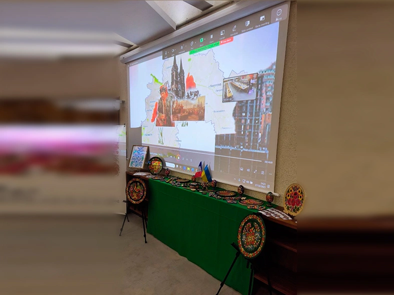 Дніпропетровщина представила Петриківський розпис у штаб-квартирі ЮНЕСКО