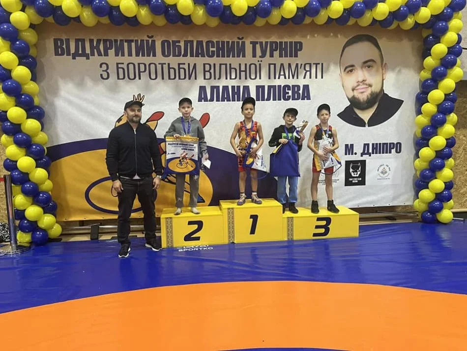Криворізькі борці вибороли шість медалей на обласному чемпіонаті з вільної боротьби