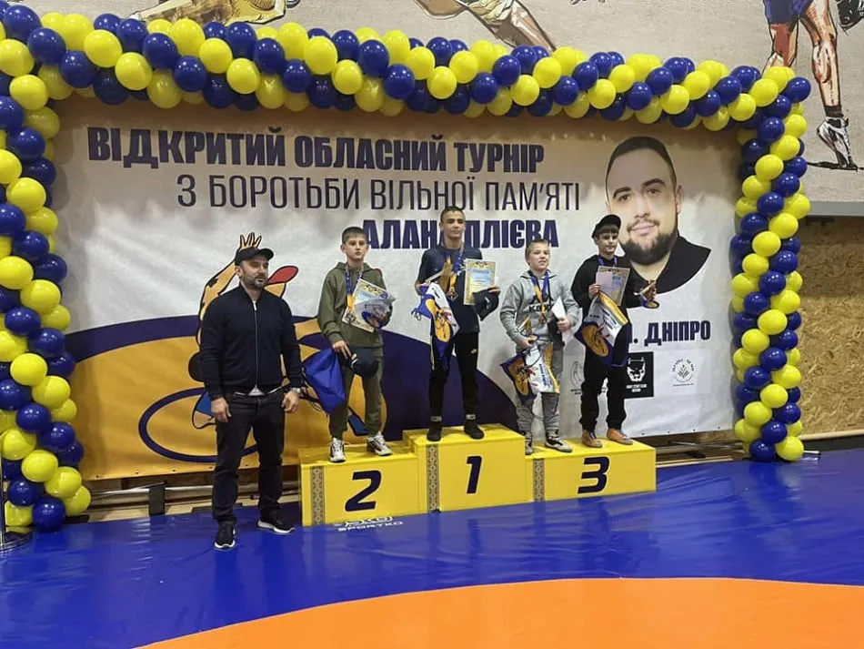 Криворізькі борці вибороли шість медалей на обласному чемпіонаті з вільної боротьби