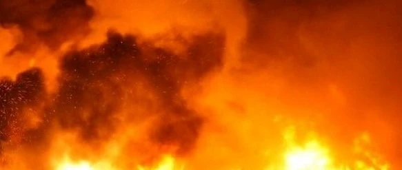 У Кривому Розі через удар КАБом спалахнула пожежа на промисловому підприємстві