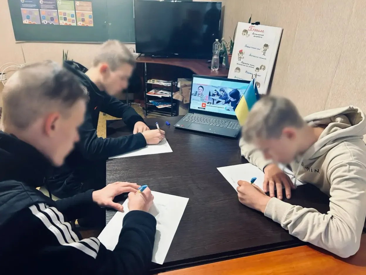 Єднання крізь слово: неповнолітні криворіжці долучилися до написання Радіодиктанту національної єдності