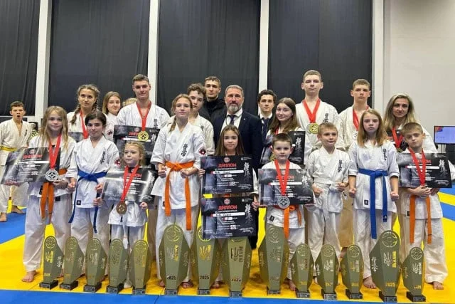 Криворізькі спортсмени вибороли 15 медалей на Кубку України з кіокушин карате у Дніпрі