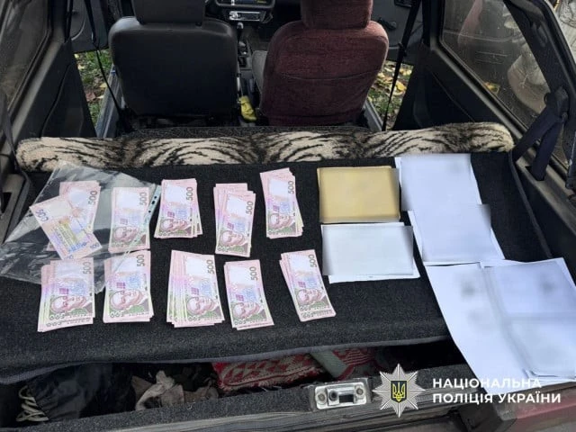 На Дніпропетровщині викрили схему продажу фальшивих документів для ухилення від мобілізації