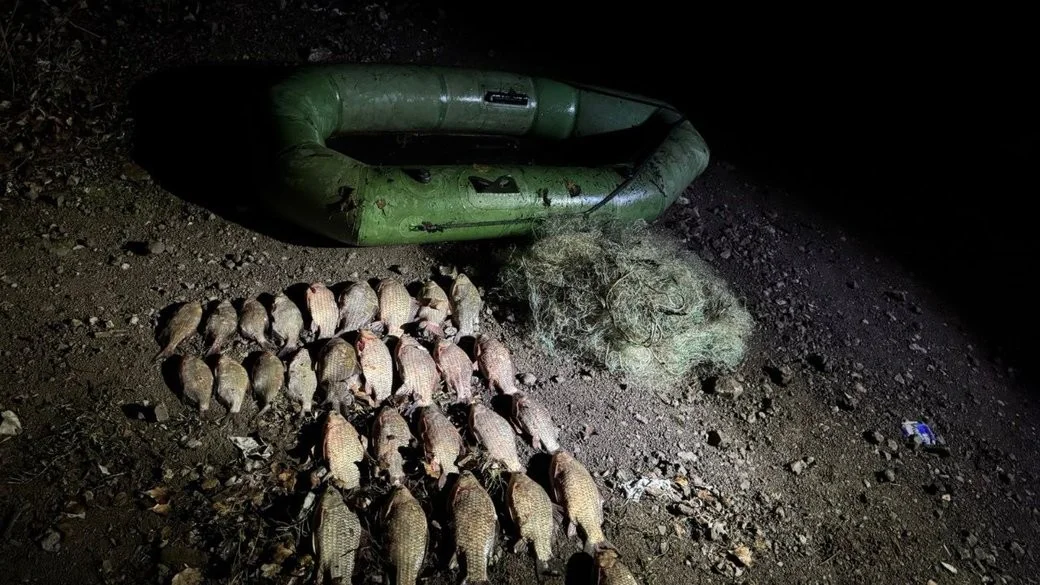 На Дніпровському водосховищі затримали рибалку з незаконним уловом