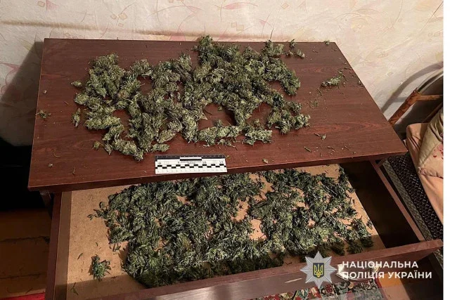 У Марганці затримали місцевого жителя, який зберігав півтора кілограма канабісу