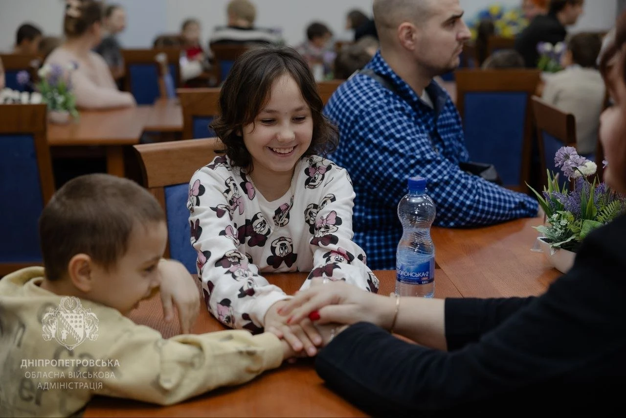У Кривому Розі дев’ять родин ДБСТ отримали ключі від нового житла: місто продовжує розширювати сімейні форми виховання