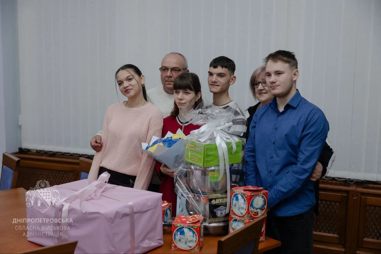 У Кривому Розі дев’ять родин ДБСТ отримали ключі від нового житла: місто продовжує розширювати сімейні форми виховання