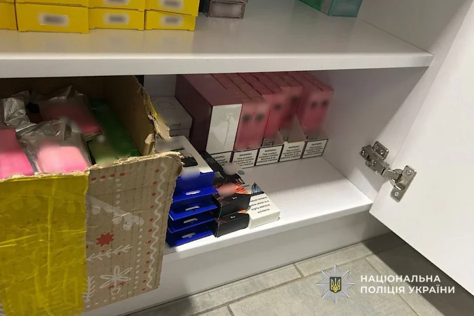 У Кривому Розі викрили масштабний продаж нелегальних товарів у торговому комплексі
