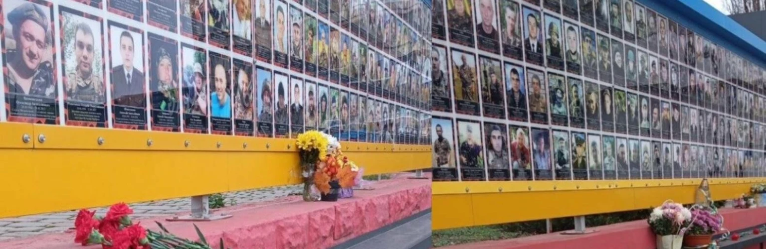У Кривому Розі вшанували пам’ять полеглих Героїв квітами біля Народної стели