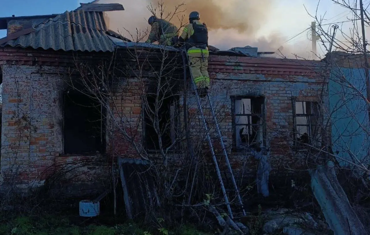 Артобстріли та дрони: на Нікопольщині пошкоджені будинки і заправка