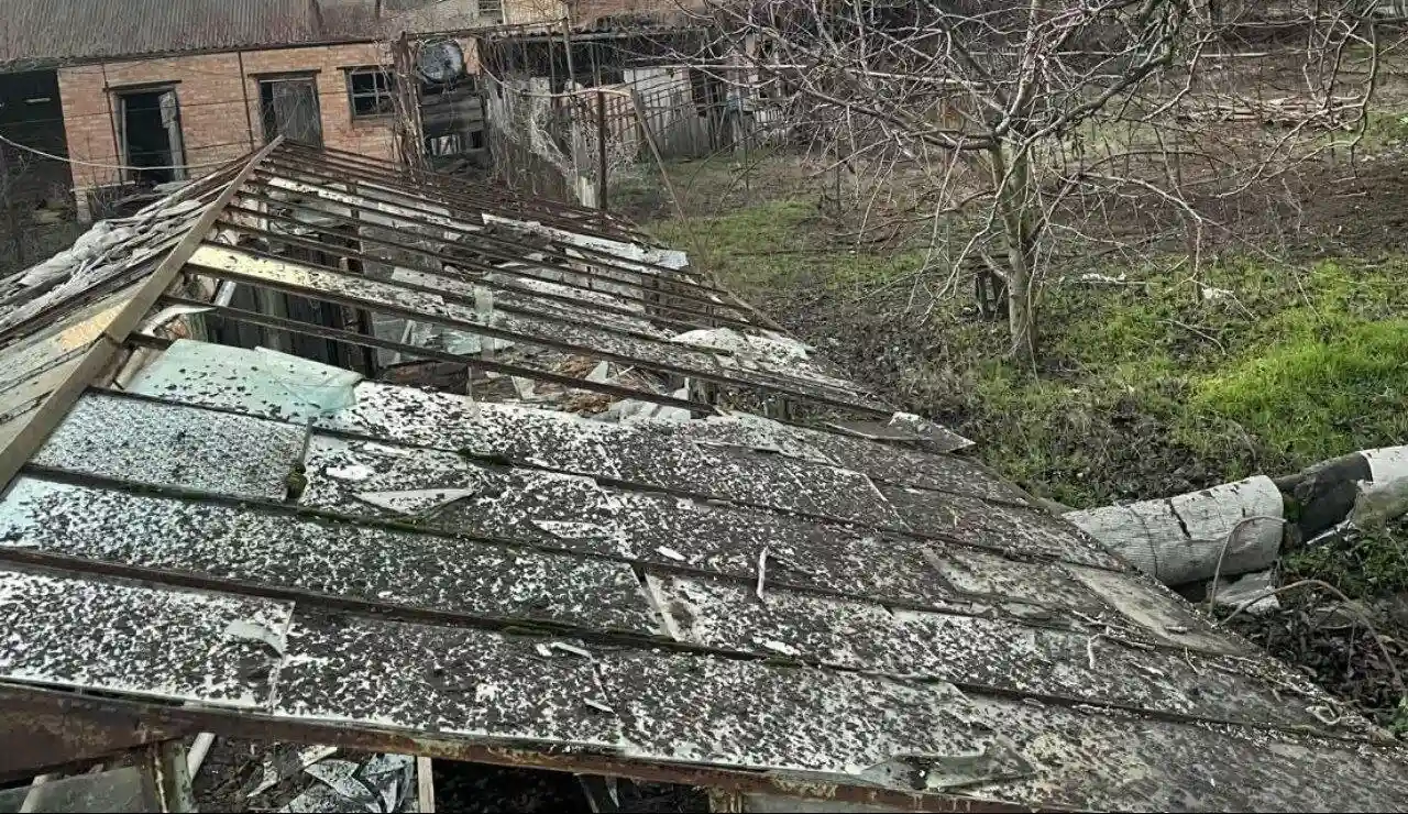 Артобстріли та дрони: на Нікопольщині пошкоджені будинки і заправка