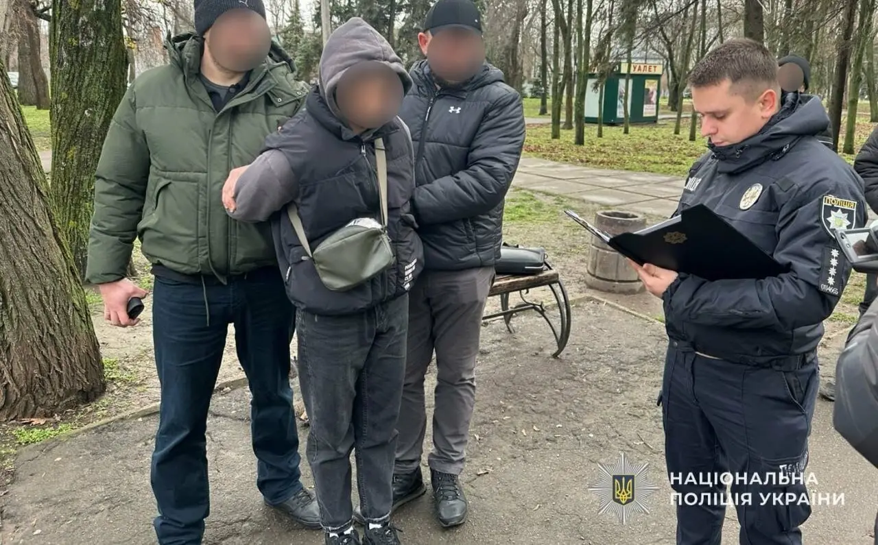 У Кривому Розі затримали чоловіка за вимагання 300 тисяч гривень