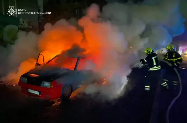 Пожежа на ходу: у Кривому Розі зайнявся легковий автомобіль