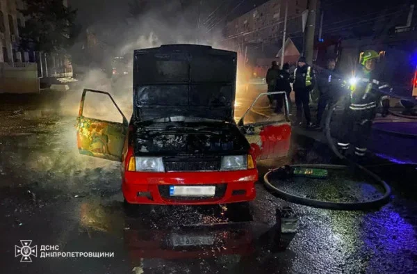 Пожежа на ходу: у Кривому Розі зайнявся легковий автомобіль