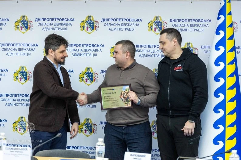 Нові оселі для захисників: 19 ветеранів Дніпропетровщини отримали сертифікати на житло