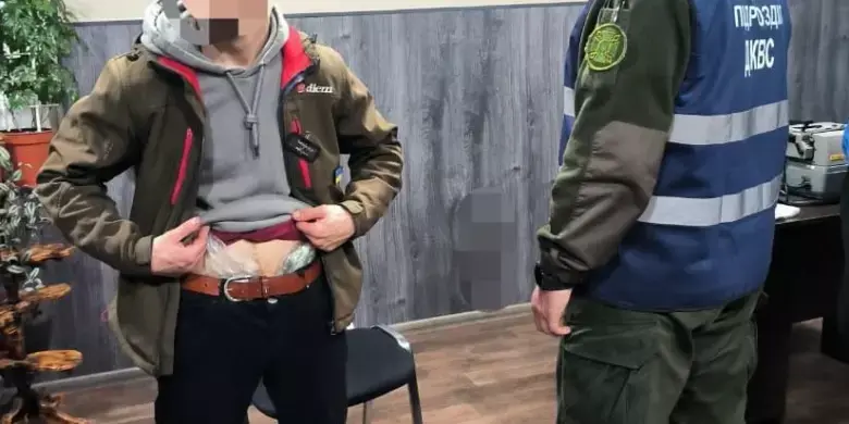 У Кривому Розі перекрили канал надходження наркотиків до виправної установи