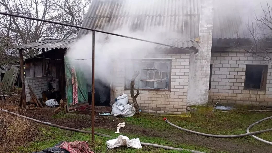 Трагічна пожежа на Дніпровщині: під час гасіння будинку знайдено тіло чоловіка