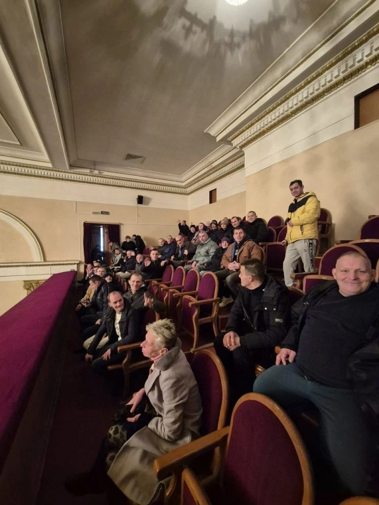 Магія сцени і сила мрій: підопічні криворізького інтернату побували в театрі