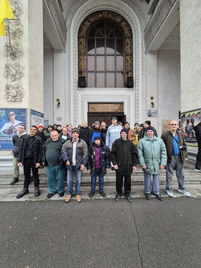 Магія сцени і сила мрій: підопічні криворізького інтернату побували в театрі