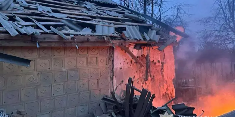 Обстріли без паузи: на Дніпропетровщині поранені цивільні, поліція фіксує нові воєнні злочин