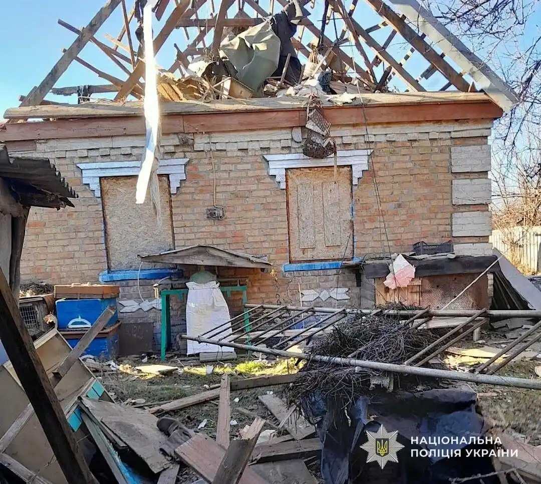 Обстріли без паузи: на Дніпропетровщині поранені цивільні, поліція фіксує нові воєнні злочин