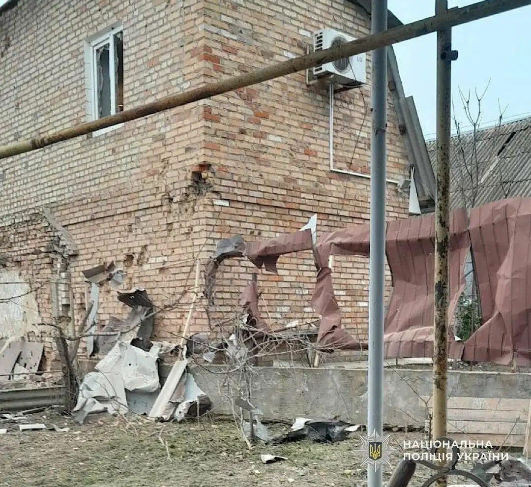 Обстріли без паузи: на Дніпропетровщині поранені цивільні, поліція фіксує нові воєнні злочин