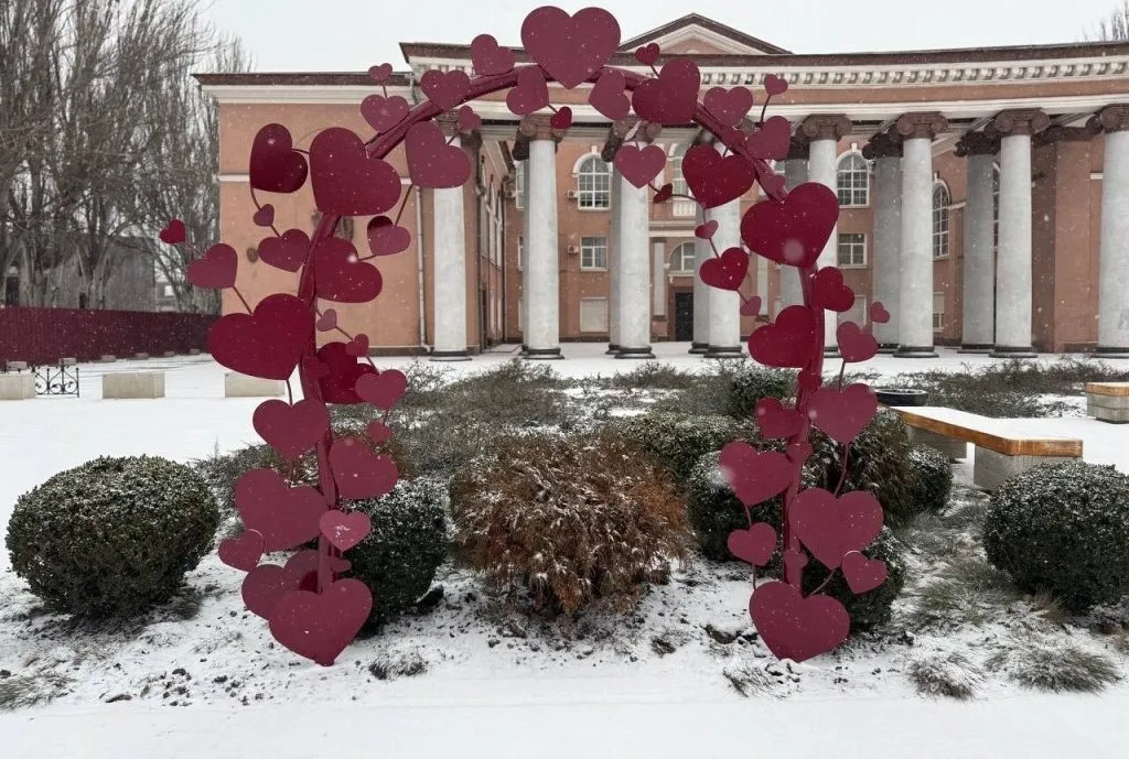 Кривий Ріг сяє святковими фотозонами: головна локація у Гданцівському парку та романтика біля РАЦСу