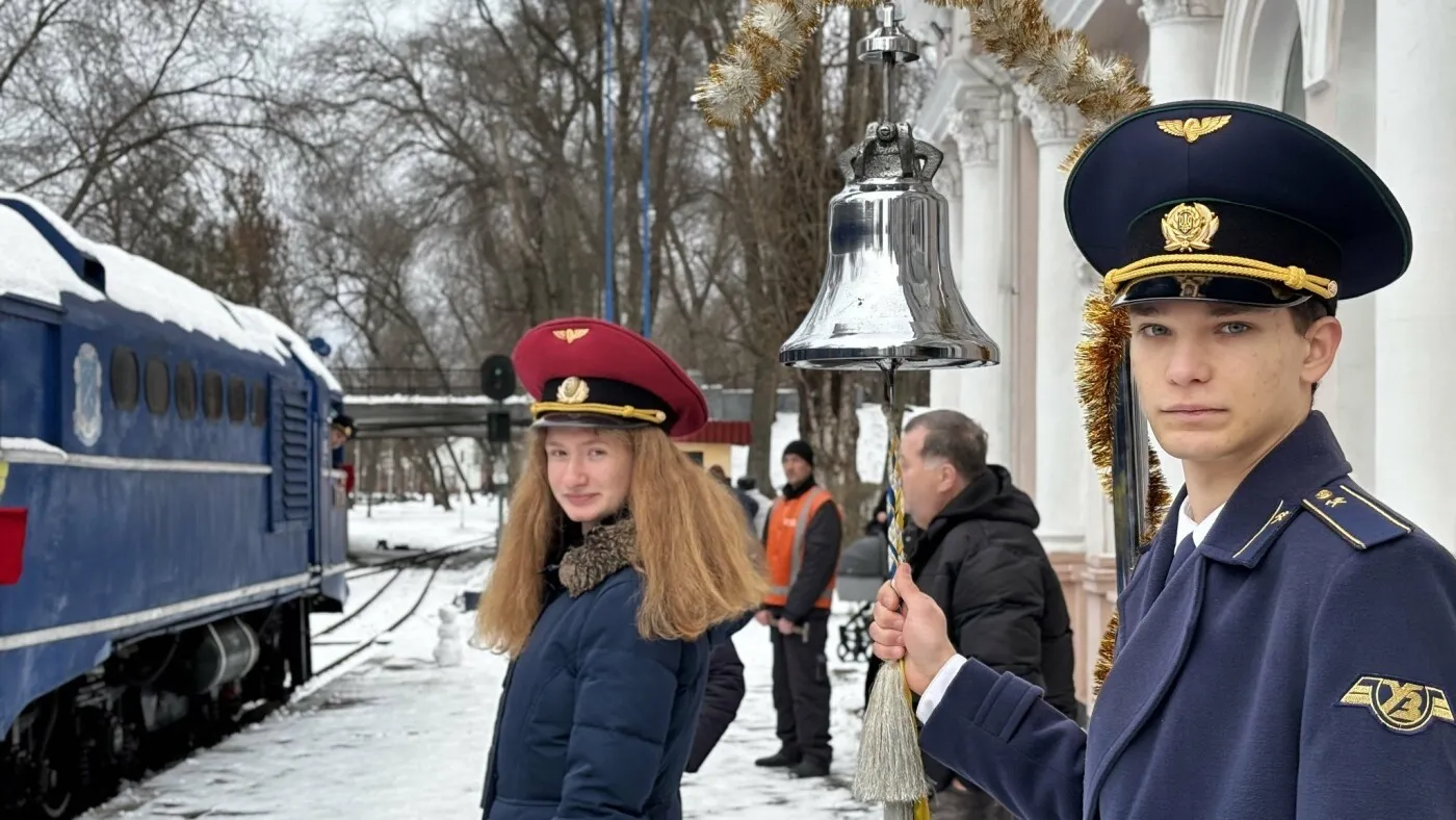 Зимові подорожі для малечі: у Дніпрі відкрили сезон дитячої залізниці