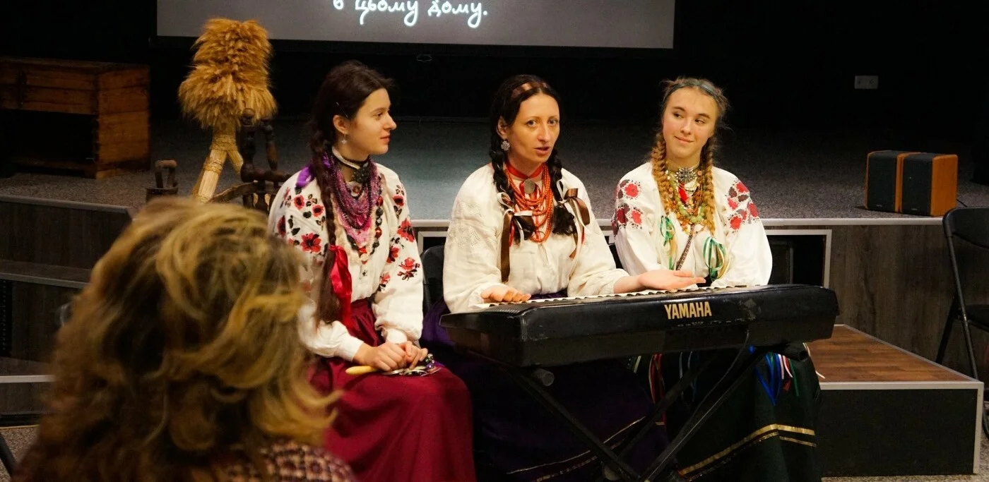 Різдвяний дух у Кривому Розі: майстер-класи, колядки та вертеп у «Шелтер Плюс»
