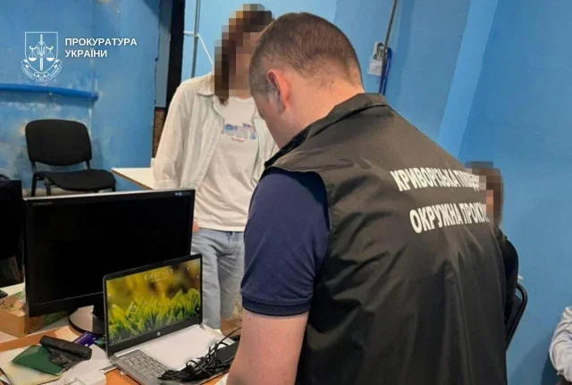 У Кривому Розі викрили масштабну схему “підказок” на іспиті з державної мови