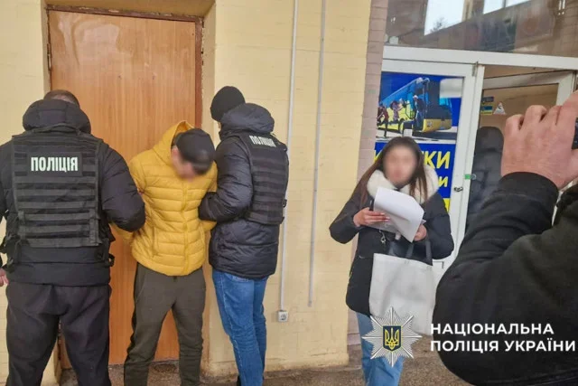 У Кривому Розі викрили чоловіка, який продавав “швидке” водійське посвідчення