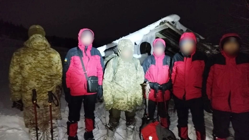 П’ять діб у Карпатах: прикордонники врятували чоловіка, який намагався дістатися Румунії