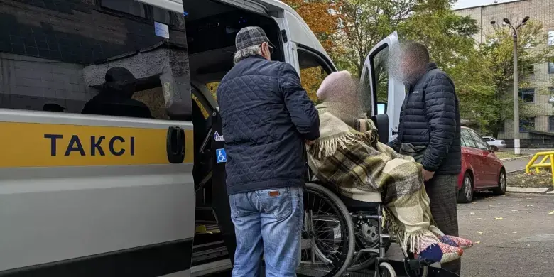 У Кривому Розі змінили порядок замовлення “соціального таксі” для маломобільних груп