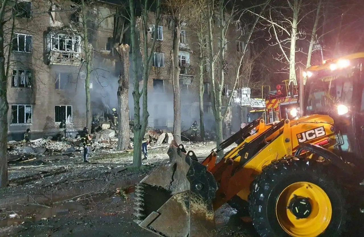 Кривий Ріг після удару: місто ліквідовує наслідки ракетної атаки, є загибла