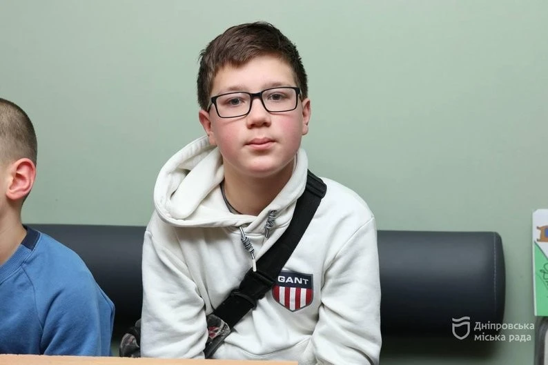 Дніпровські школярі створюють годівниці для тварин у прифронтових громадах