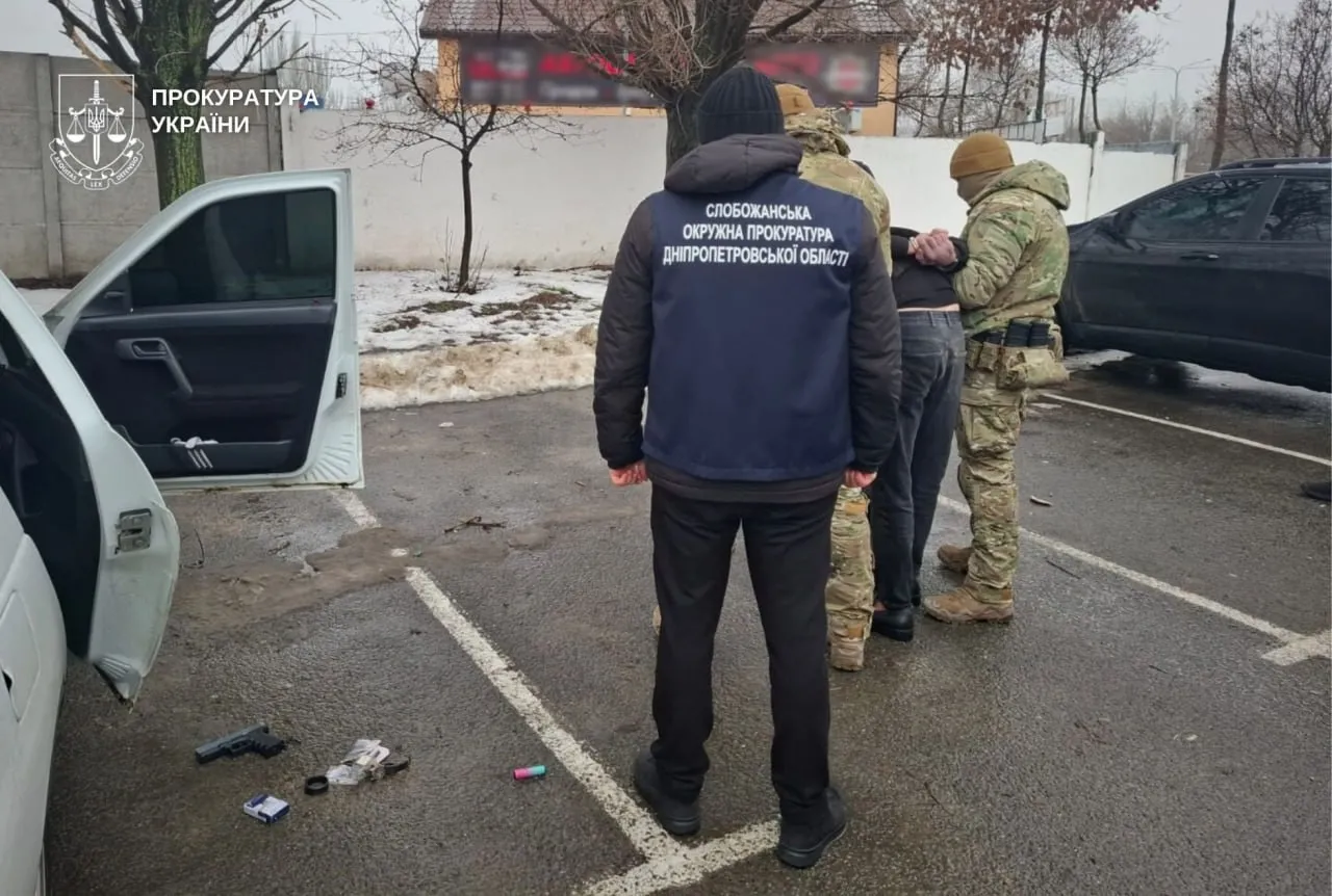 Арсенал у руках дилера: на Дніпропетровщині перекрили канал продажу зброї