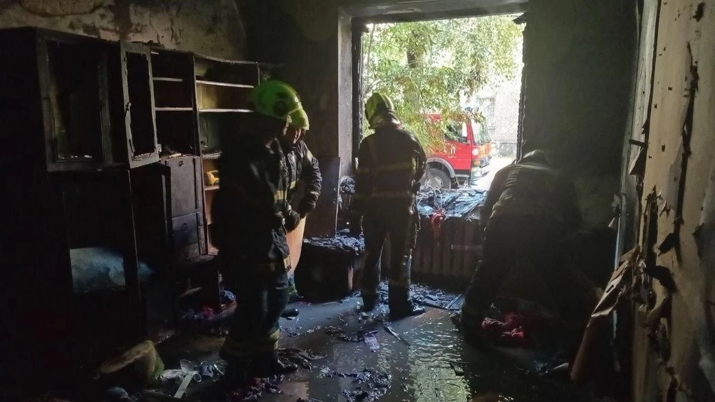 Трагедія у зачиненій квартирі: на лаві підсудних опинилася мати двох загиблих малюків
