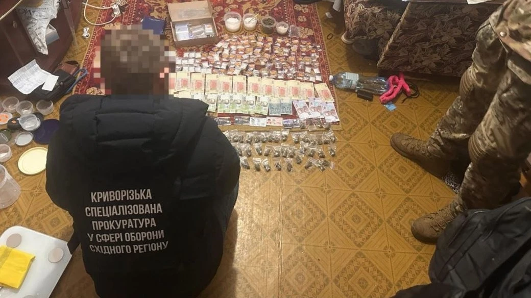 Наркотрафік у посилках: як дезертири та цивільні постачали психотропи до військових частин