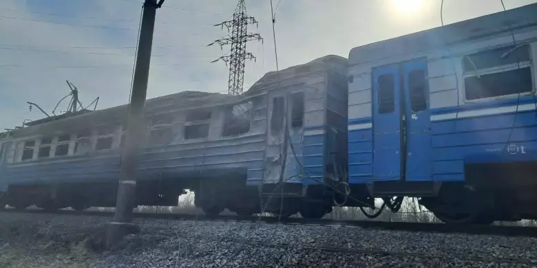 Трагедія на залізниці: ворожий дрон атакував приміську електричку з пасажирами