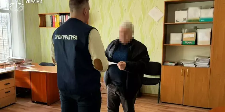 Мільйонні збитки на дорожніх тендерах: на Дніпропетровщині судитимуть посадовця комунального підприємства