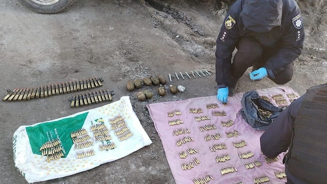 На Криворіжжі затримали торговця зброєю: гранати та сотні набоїв оцінив у 12 тисяч гривень