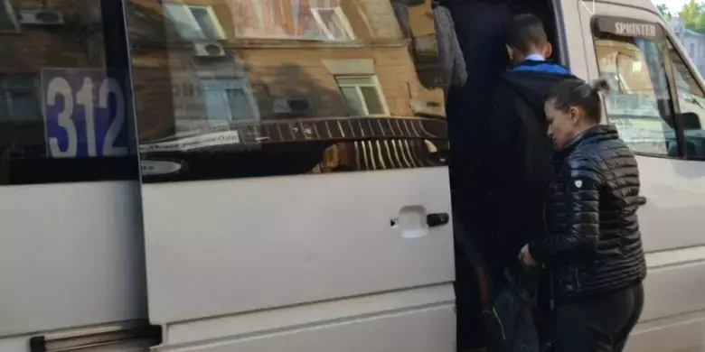У Кривому Розі готуються до перегляду вартості проїзду в маршрутках: пасажирів чекає новий тариф